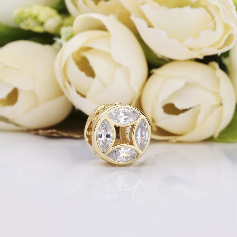 (image pour) Charm Pièce de bonne fortune en PANDORA Shine™ - 767821CSY - Afficher 2