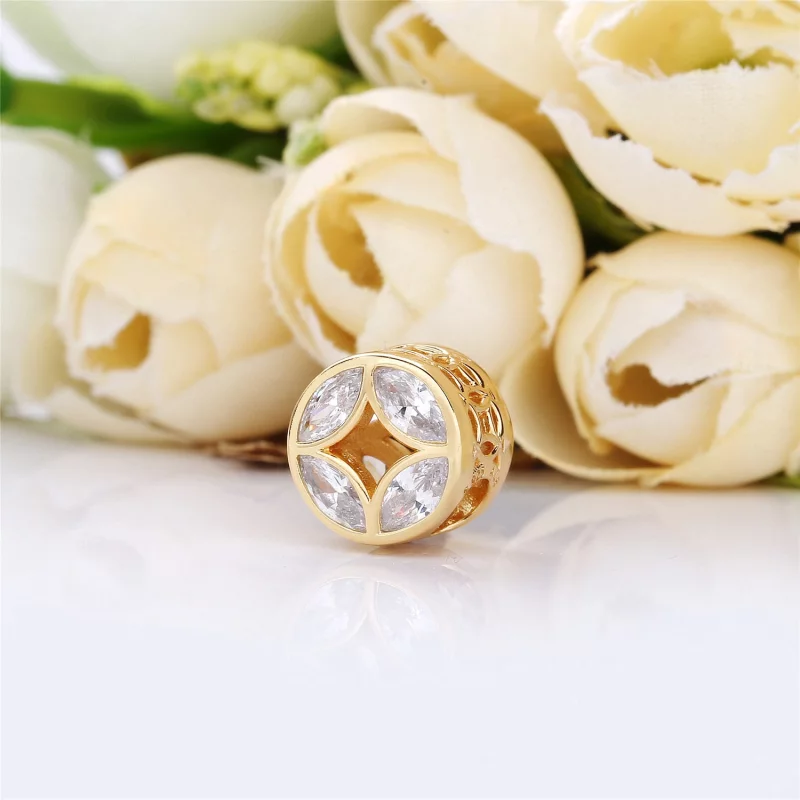 (image pour) Charm Pièce de bonne fortune en PANDORA Shine™ - 767821CSY - Afficher 3