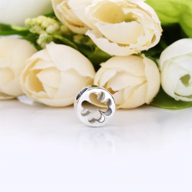 (image pour) Charm Trèfle ajouré en Argent, Argent 925/1000ᵉ – Boutique PANDOR PANDORA France - Afficher 2