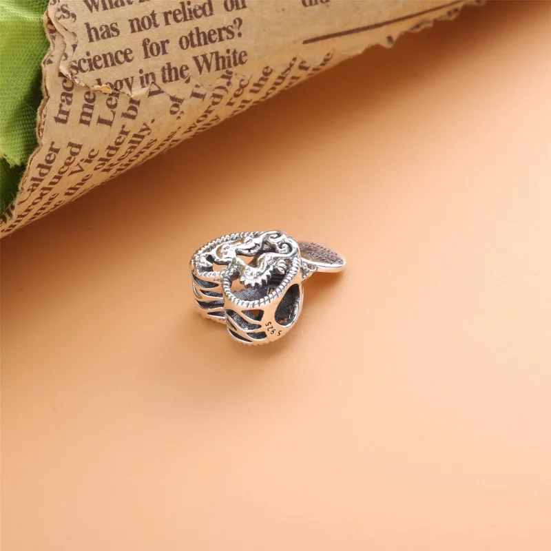 (image pour) Charm PANDORA coeur hippocampes ajoure - 798949C00 - Afficher 3
