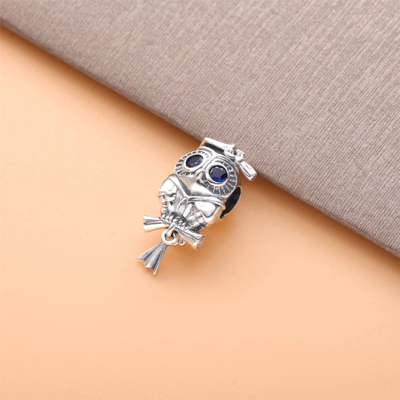 (image pour) Charm PANDORA Sage Chouette de Diplômée - 798907C01 - Afficher 2