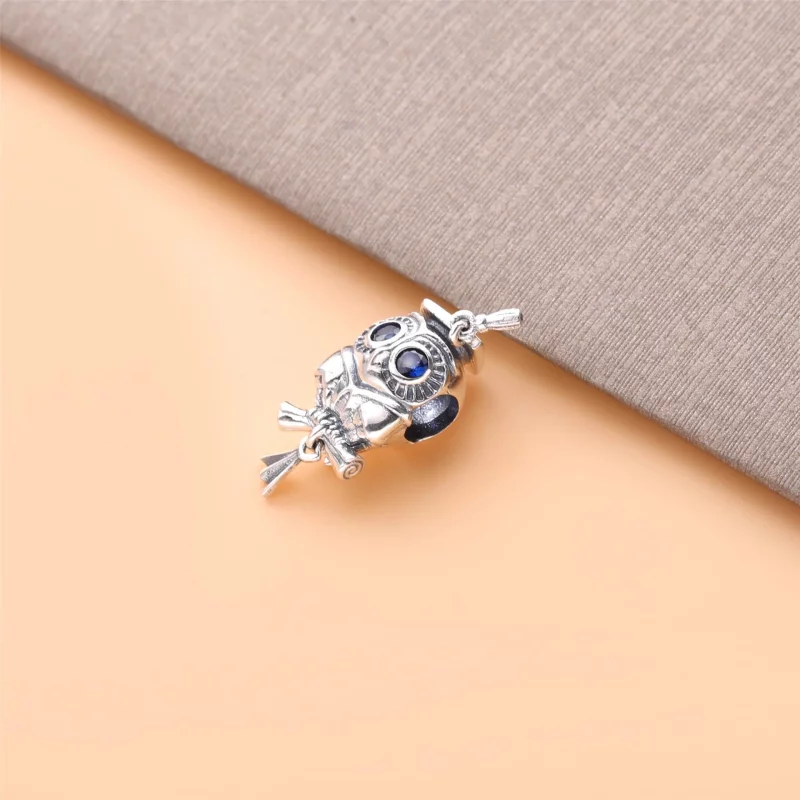 (image pour) Charm PANDORA Sage Chouette de Diplômée - 798907C01 - Afficher 3