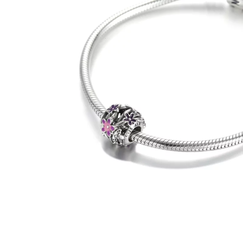 (image pour) Charm PANDORA Marguerite Violette Ajouré - 798772C02 - Afficher 5
