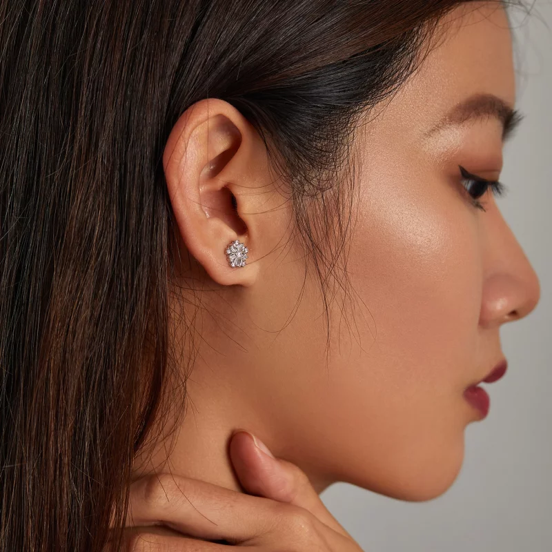 (image pour) Boucles d'oreilles clous en argent style Pandora avec des flocons de neige scint - Afficher 7