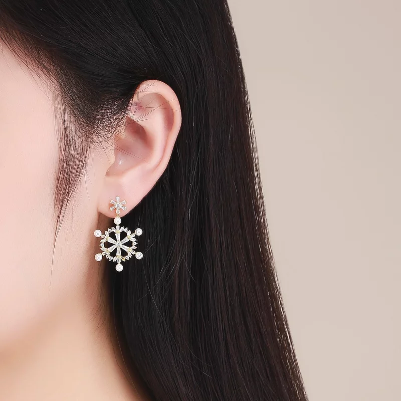 (image pour) Boucles d'oreilles pendantes en argent de style Pandora avec des flocons de neig - Afficher 5