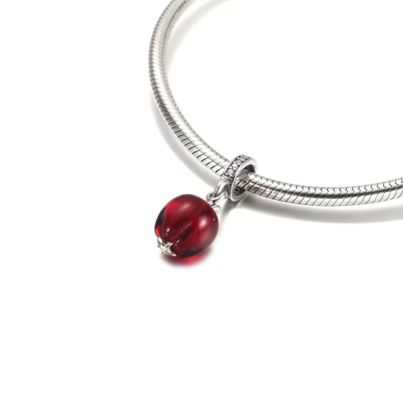(image pour) Pendentif à breloque en verre de Murano rouge en forme de pomme PANDORA - 799534 - Afficher 5
