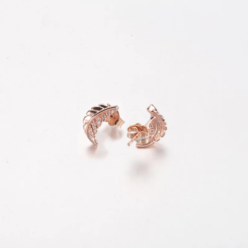 (image pour) Boucles d'oreilles PANDORA flottantes en forme de plume courbée - 282574C01 - Afficher 4