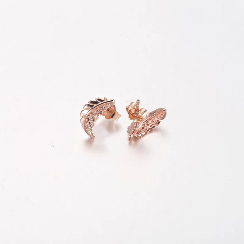(image pour) Boucles d'oreilles PANDORA flottantes en forme de plume courbée - 282574C01 - Afficher 8