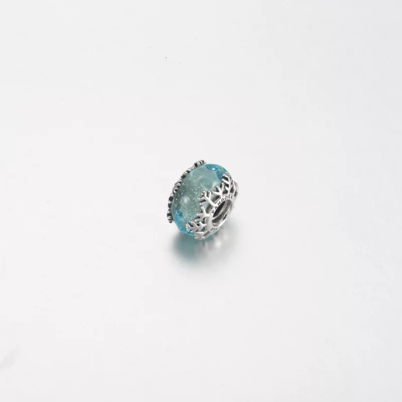 (image pour) Charm en verre de Murano bleu hiver avec flocon de neige PANDORA - 792377C00 - Afficher 5