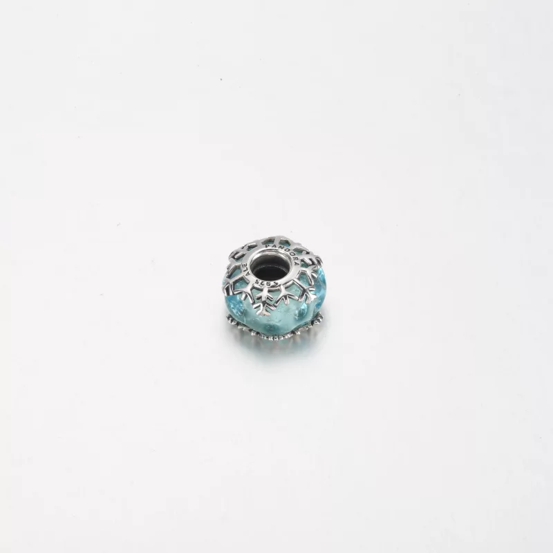 (image pour) Charm en verre de Murano bleu hiver avec flocon de neige PANDORA - 792377C00 - Afficher 6