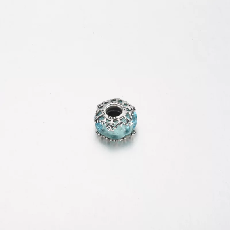 (image pour) Charm en verre de Murano bleu hiver avec flocon de neige PANDORA - 792377C00 - Afficher 10