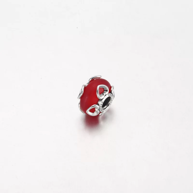 (image pour) Charm en verre de Murano rouge givré et cœurs PANDORA - 792497C01 - Afficher 5