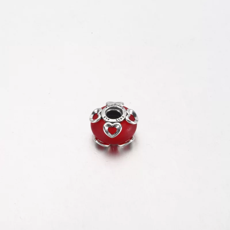 (image pour) Charm en verre de Murano rouge givré et cœurs PANDORA - 792497C01 - Afficher 6