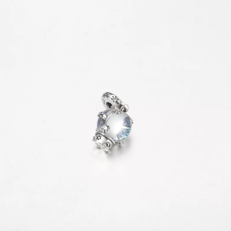 (image pour) Charm pendant en forme de globe de neige flocon de neige PANDORA - 792369C01 - Afficher 7
