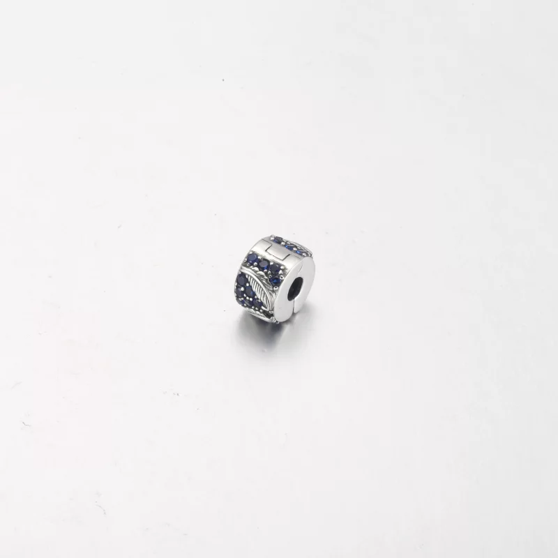 (image pour) PANDORA Charm Clip Plume Courbée & Pavé - 792552C01 - Afficher 5