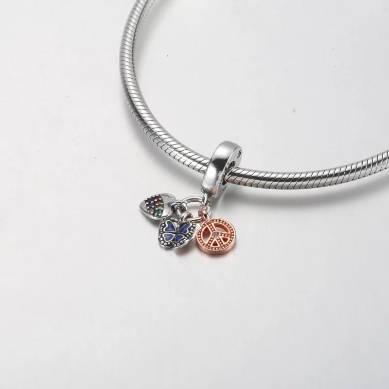 (image pour) PANDORA Charm Pendantes en Argent Deux Tons avec Cœur Arc-en-Ciel, Papillon et P - Afficher 7