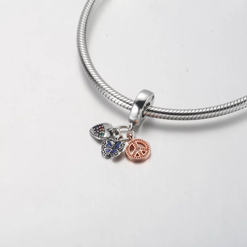 (image pour) PANDORA Charm Pendantes en Argent Deux Tons avec Cœur Arc-en-Ciel, Papillon et P - Afficher 10