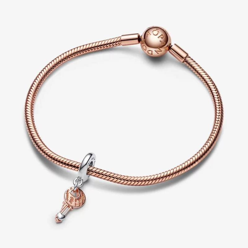 (image pour) PANDORA Charmant pendentif clé bicolore et cœur coulissant - 782510C00 - Afficher 4