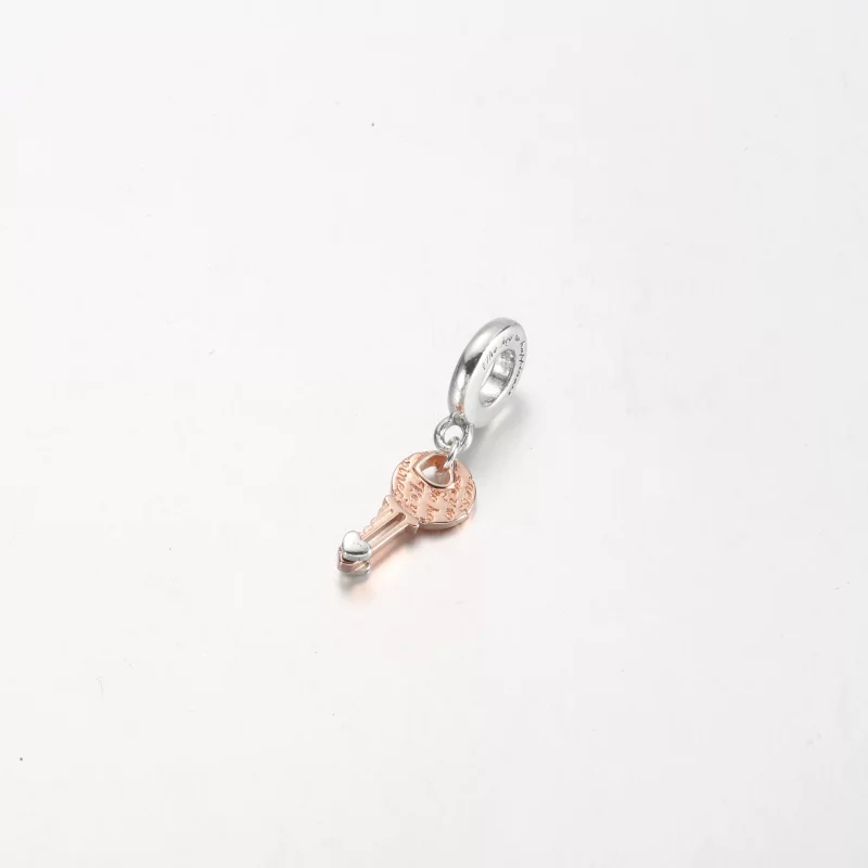 (image pour) PANDORA Charmant pendentif clé bicolore et cœur coulissant - 782510C00 - Afficher 6