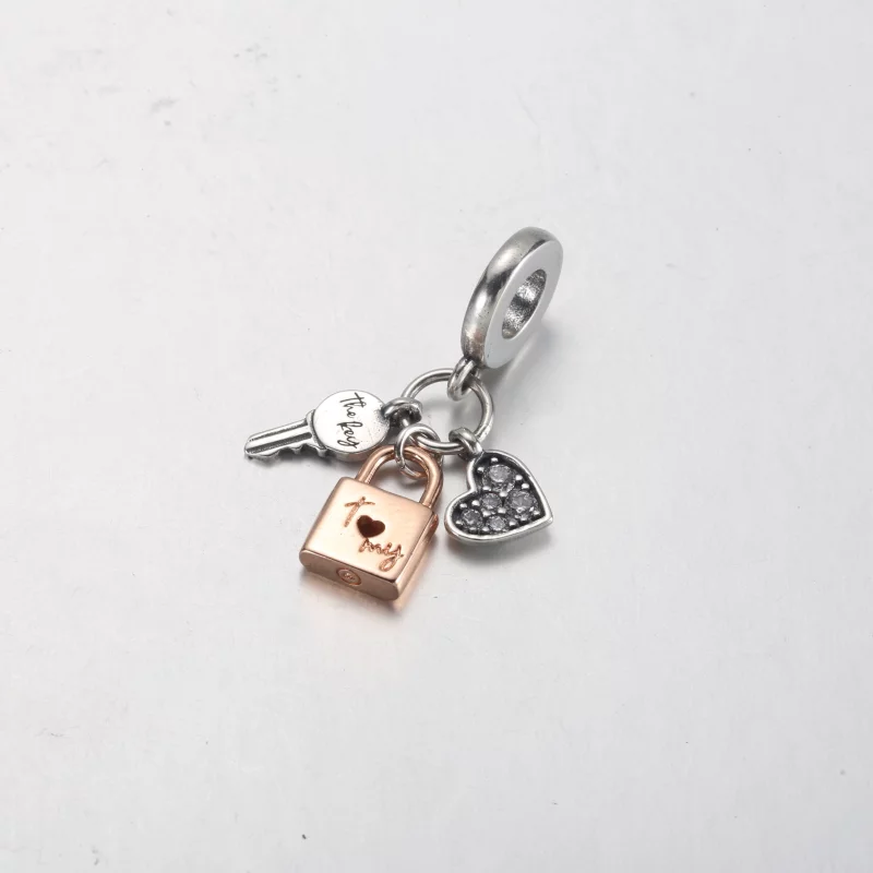 (image pour) PANDORA Clé bicolore, cadenas et cœur à triple breloque - 782506C01 - Afficher 5