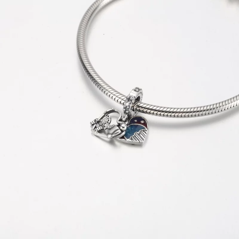 (image pour) PANDORA Disney Pixar Wall-E & Eve Charm Pendant Luminescent dans le noir - 79251 - Afficher 9