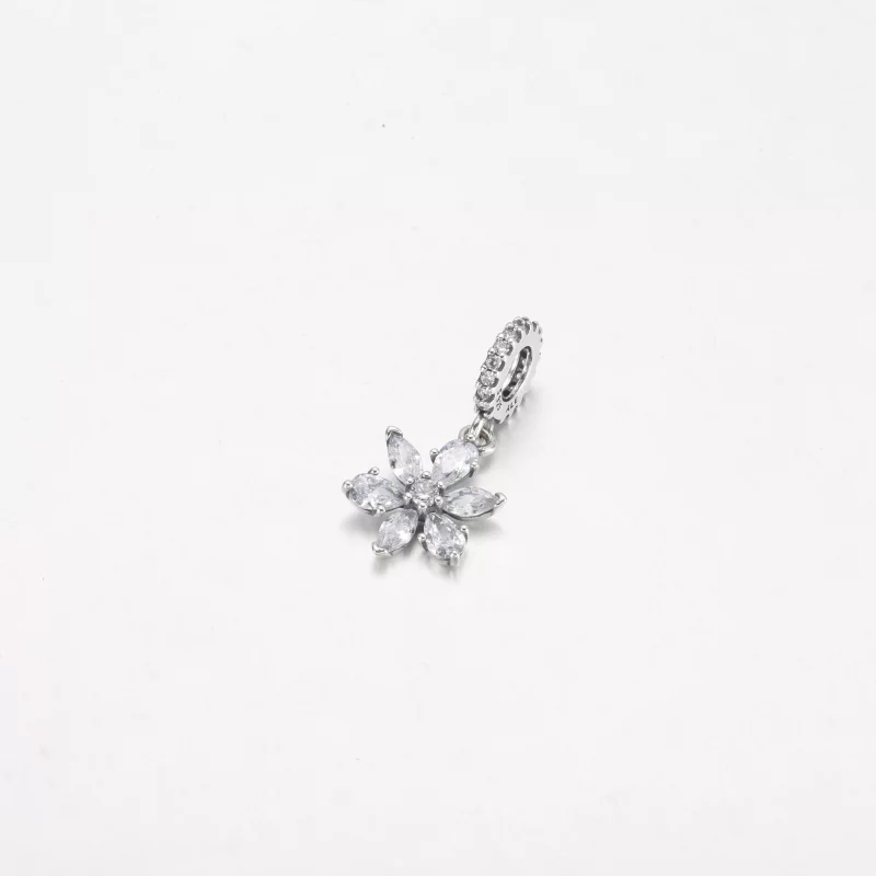 (image pour) Pendentif à breloque PANDORA Sparkling Herbarium Cluster - 792382C01 - Afficher 8