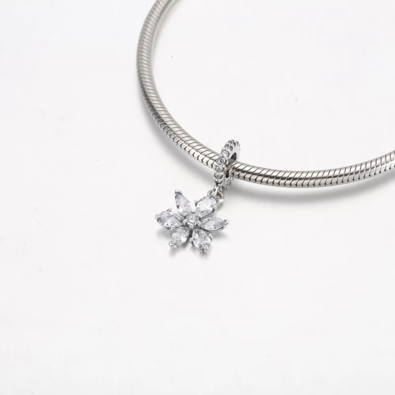(image pour) Pendentif à breloque PANDORA Sparkling Herbarium Cluster - 792382C01 - Afficher 10