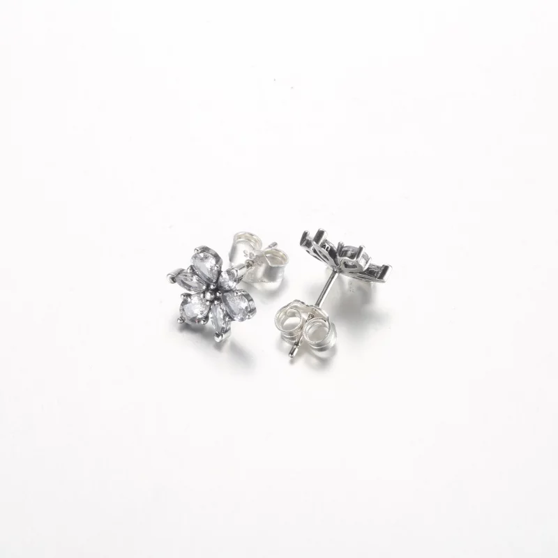 (image pour) Boucles d'oreilles clou à grappes Herbarium étincelantes Pandora - 292633C01 - Afficher 3