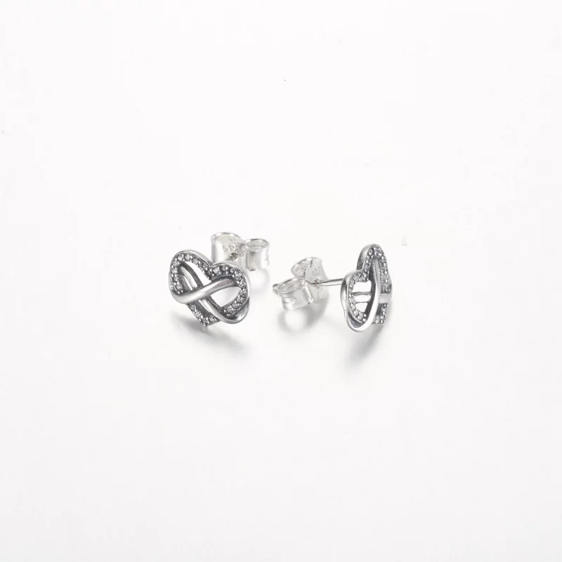 (image pour) Boucles d'oreilles clou étincelantes en forme de cœur infini Pandora - 292667C01 - Afficher 5