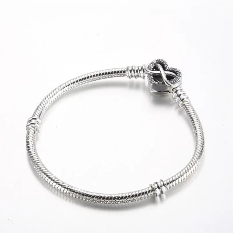 (image pour) Bracelet à mailles serpent avec fermoir en forme de cœur infini étincelant de la - Afficher 2