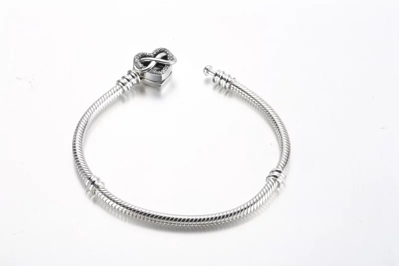 (image pour) Bracelet à mailles serpent avec fermoir en forme de cœur infini étincelant de la - Afficher 5