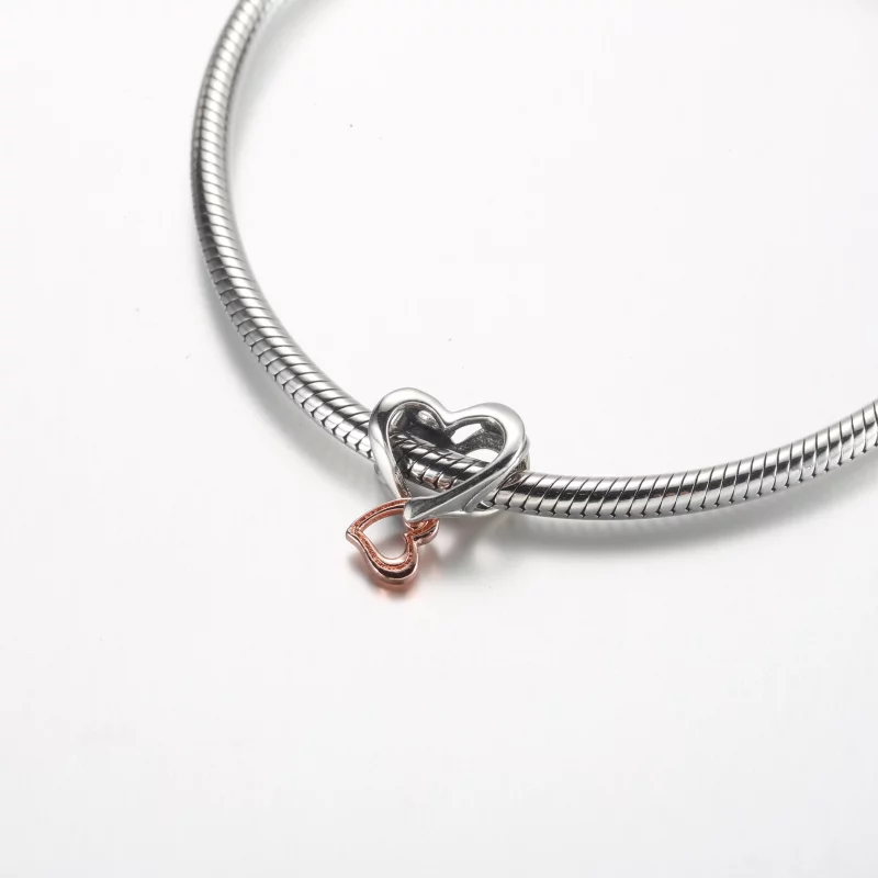 (image pour) Charm Pandora à cœur ouvert entrelacé bicolore - 782642C00 - Afficher 5