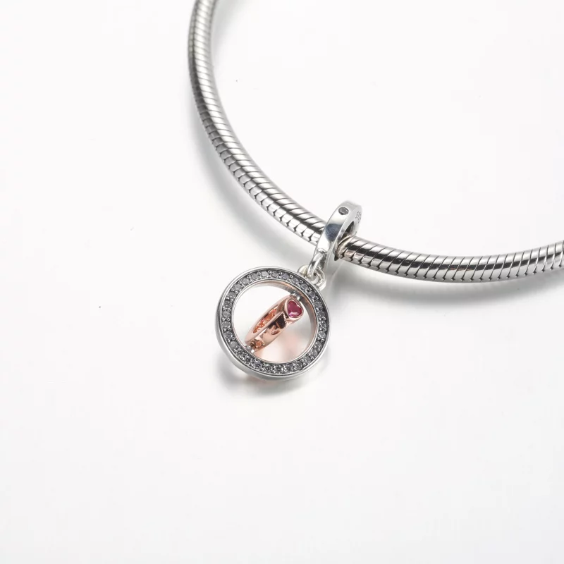 (image pour) Pandora Amour en argent sterling et plaqué or rose 14 carats - pendentif pivotan - Afficher 4