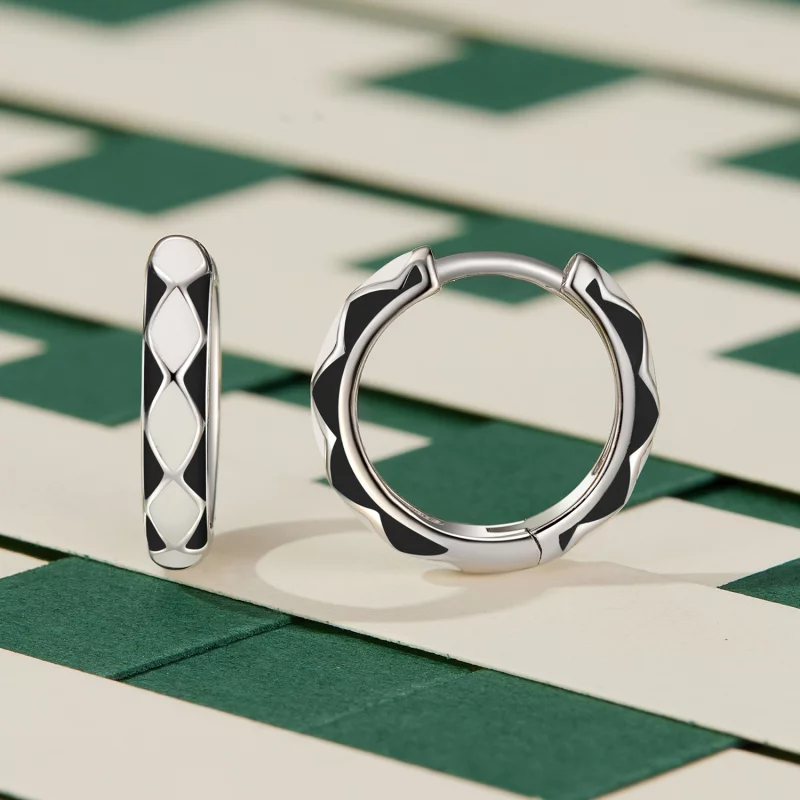 (image pour) Boucles d'oreilles à cercle de style Pandora avec motif en forme de diamant - SC - Afficher 2