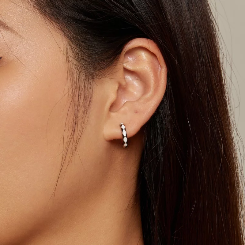 (image pour) Boucles d'oreilles à cercle de style Pandora avec motif en forme de diamant - SC - Afficher 5