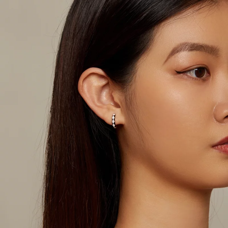 (image pour) Boucles d'oreilles à cercle de style Pandora avec motif en forme de diamant - SC - Afficher 7