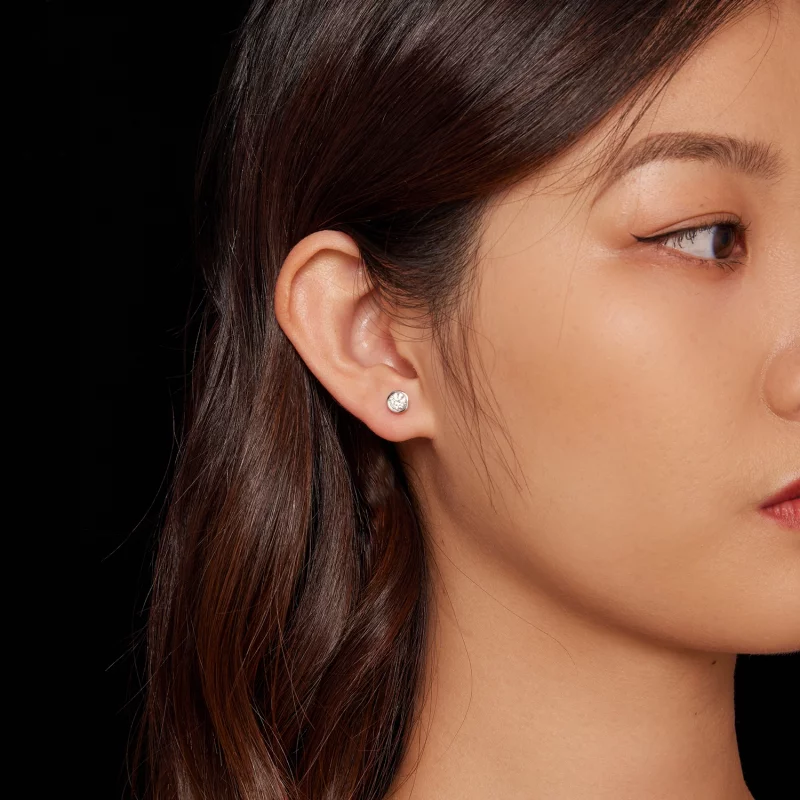 (image pour) Boucles d'oreilles à clous en moissanite montées sur une lunette de style Pandor - Afficher 6