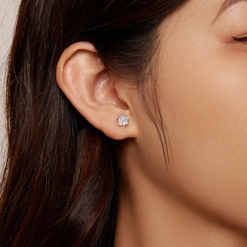 (image pour) Boucles d'oreilles clous style Pandora en forme de fleur, incrustées de diamants - Afficher 7
