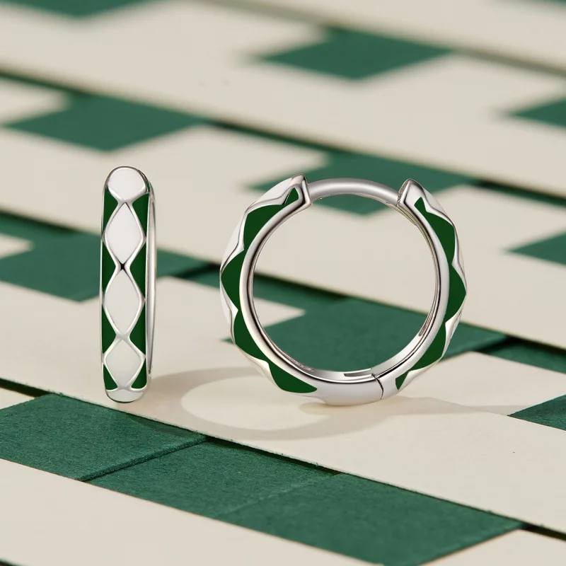 (image pour) Boucles d'oreilles créoles de style Pandora avec motif de diamants verts et blan - Afficher 2