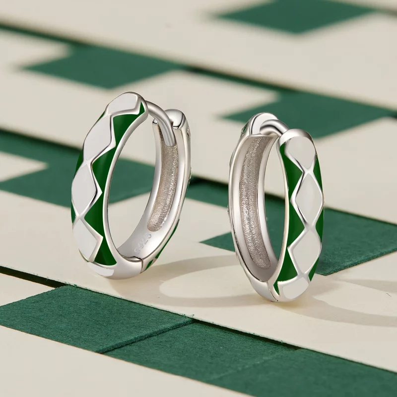 (image pour) Boucles d'oreilles créoles de style Pandora avec motif de diamants verts et blan - Afficher 3