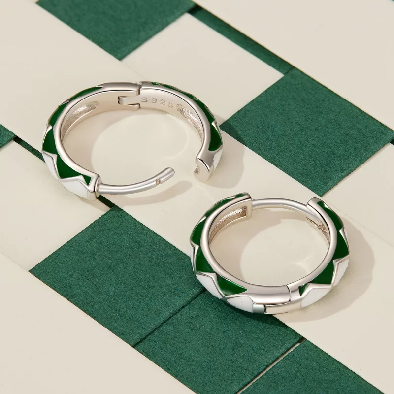 (image pour) Boucles d'oreilles créoles de style Pandora avec motif de diamants verts et blan - Afficher 4