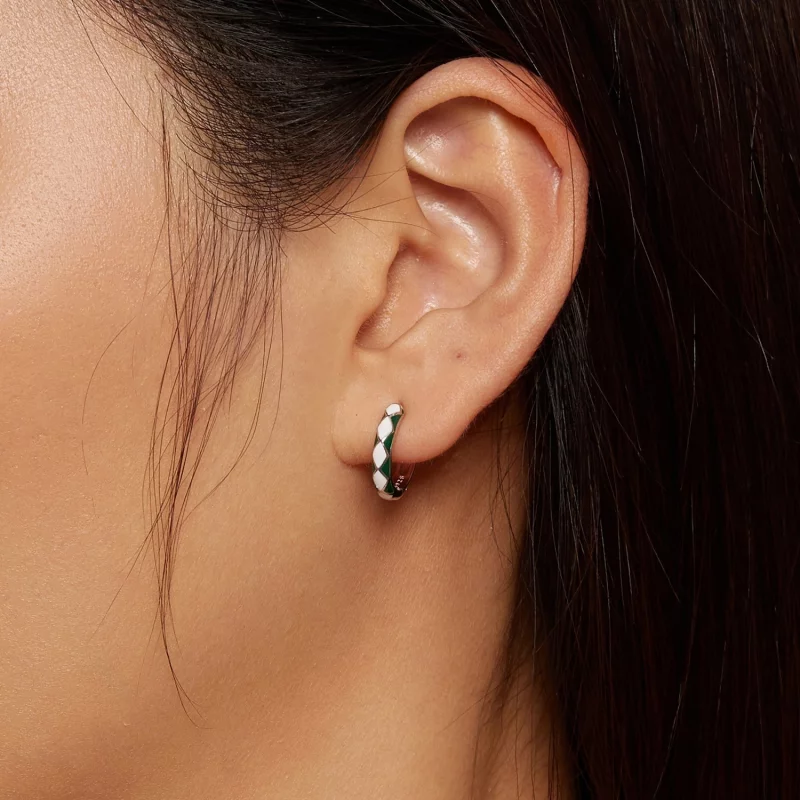 (image pour) Boucles d'oreilles créoles de style Pandora avec motif de diamants verts et blan - Afficher 5