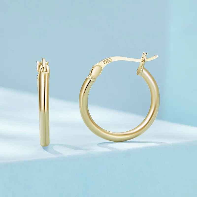 (image pour) Boucles d'oreilles à créoles de taille moyenne en argent uni de style Pandora - - Afficher 2