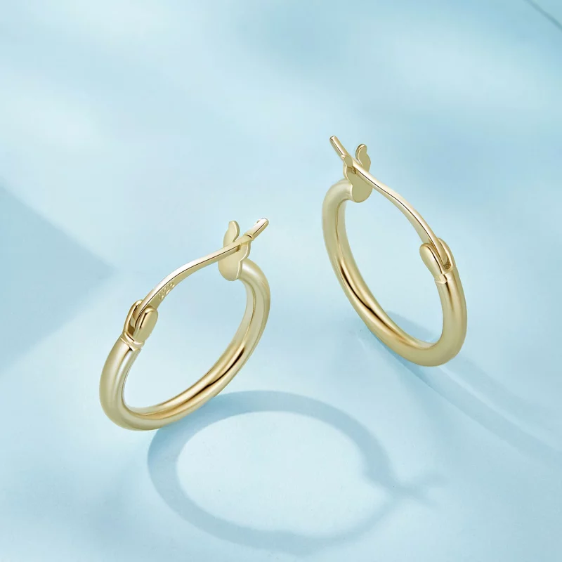 (image pour) Boucles d'oreilles à créoles de taille moyenne en argent uni de style Pandora - - Afficher 3