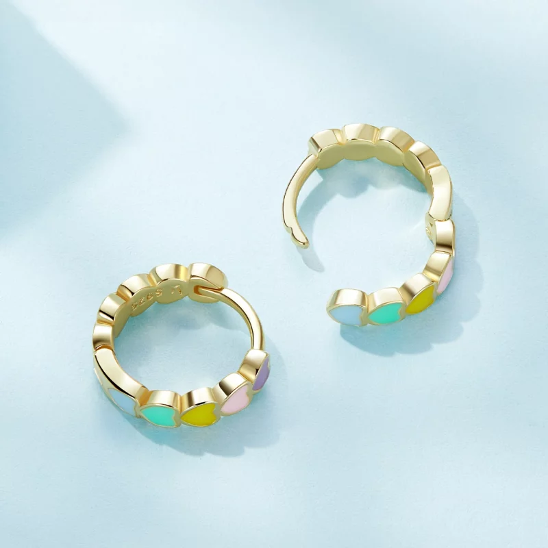 (image pour) Boucles d'oreilles créoles style Pandora en forme de cœur arc-en-ciel doré - SCE - Afficher 3
