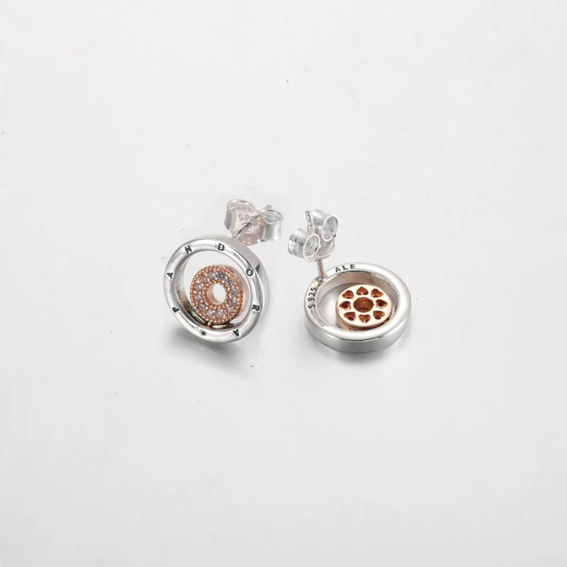 (image pour) Boucles d'oreille à clous Pandora Signature à deux tons avec cercles logo - 2823 - Afficher 3