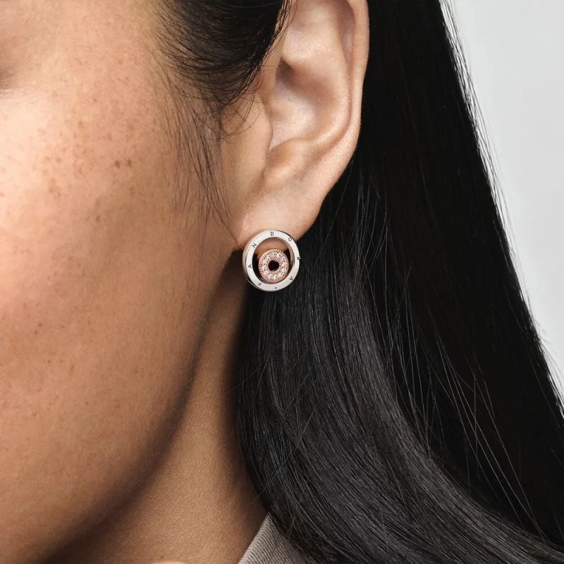 (image pour) Boucles d'oreille à clous Pandora Signature à deux tons avec cercles logo - 2823 - Afficher 6