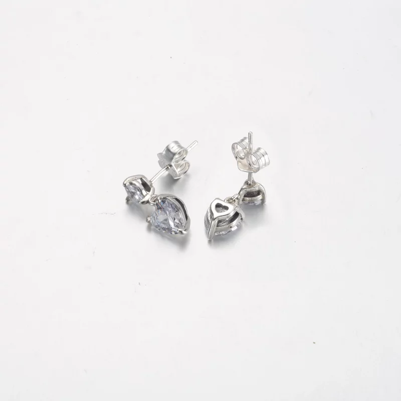(image pour) Boucles d'oreilles à clous à double cœur scintillant Pandora - 291199C01 - Afficher 3