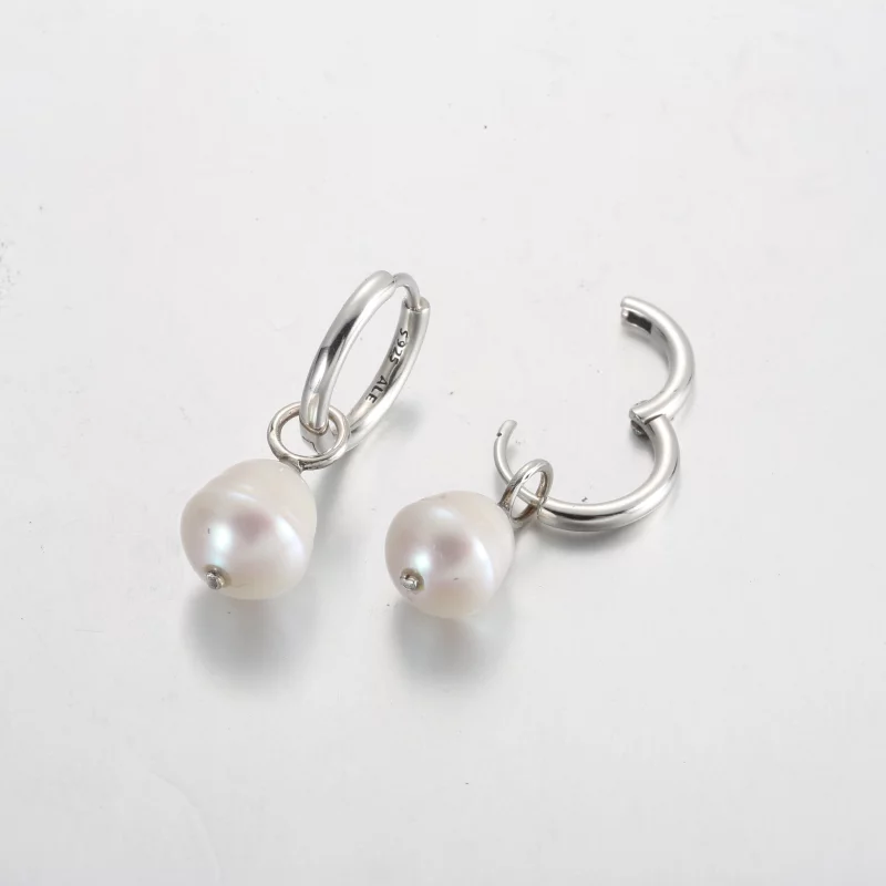 (image pour) Boucles d'oreilles en forme de cercles avec perles baroques d'eau douce cultivée - Afficher 4