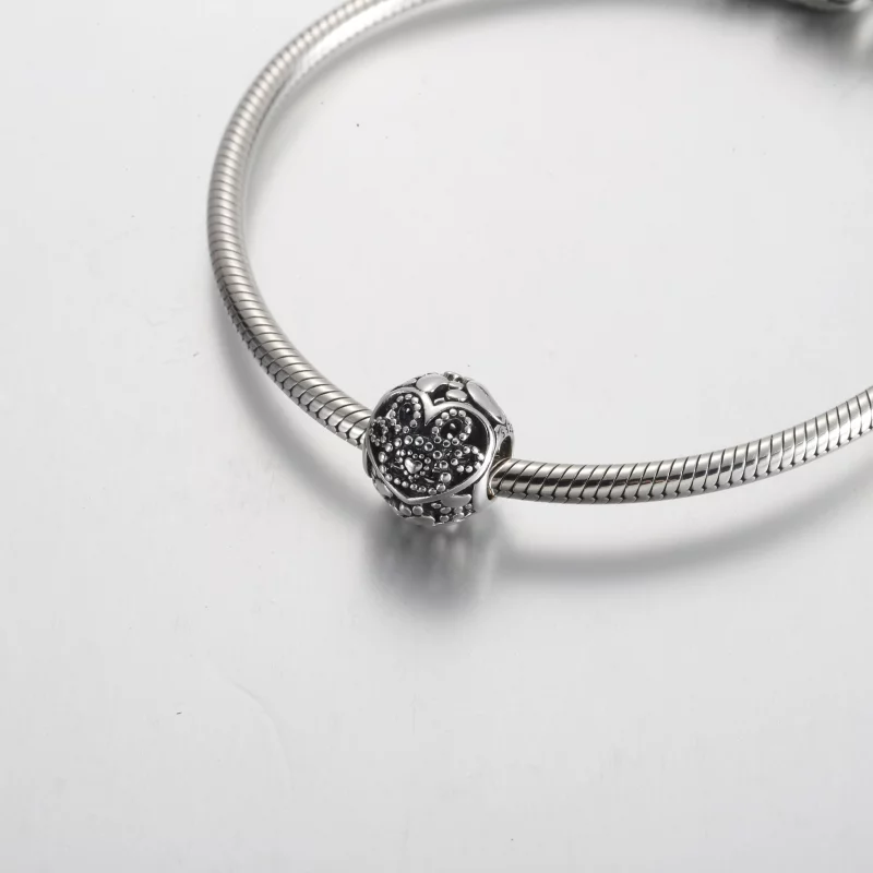 (image pour) Charm Pandora Bébé de Fourrure Cœurs et Empreintes - 792248C00 - Afficher 5